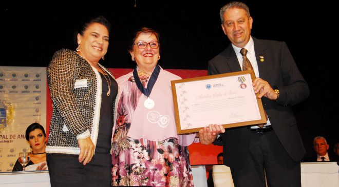 Morre professora Gênia, autora da letra do Hino Oficial de Anápolis; velório será no plenário da Câmara