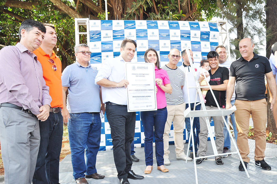 Na entrega da revitalização da Praça Americano do Brasil, é exaltada parceria Legislativo-Executivo
