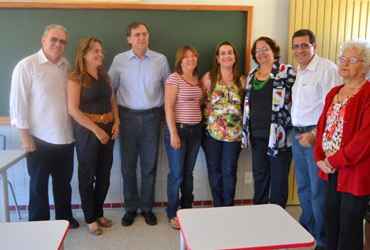  Parlamentares representam Câmara na entrega de obras em escola no Santos Dumont