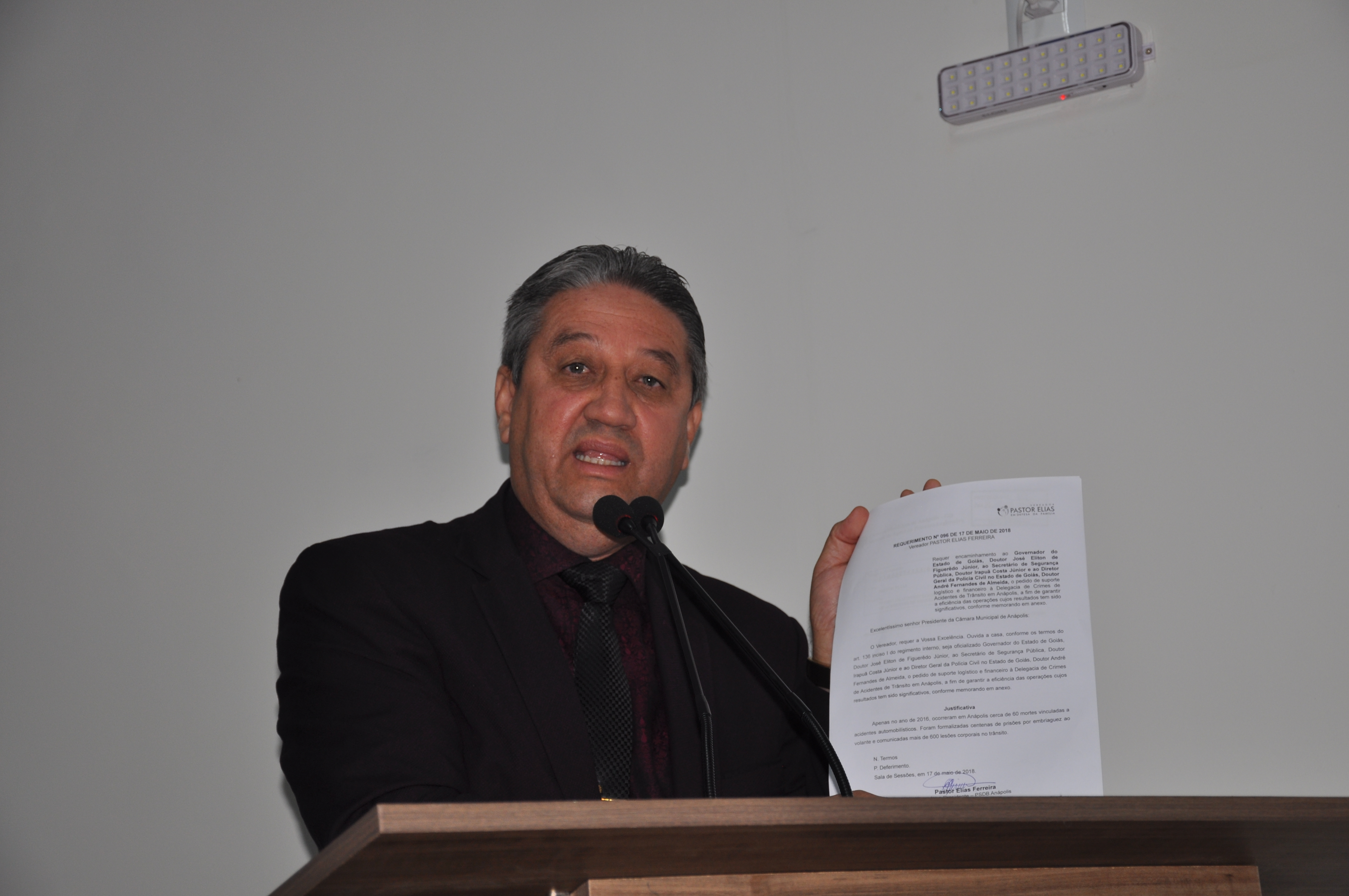 Pastor Elias busca ajuda no Estado para aumentar o atendimento da Delegacia de Trânsito