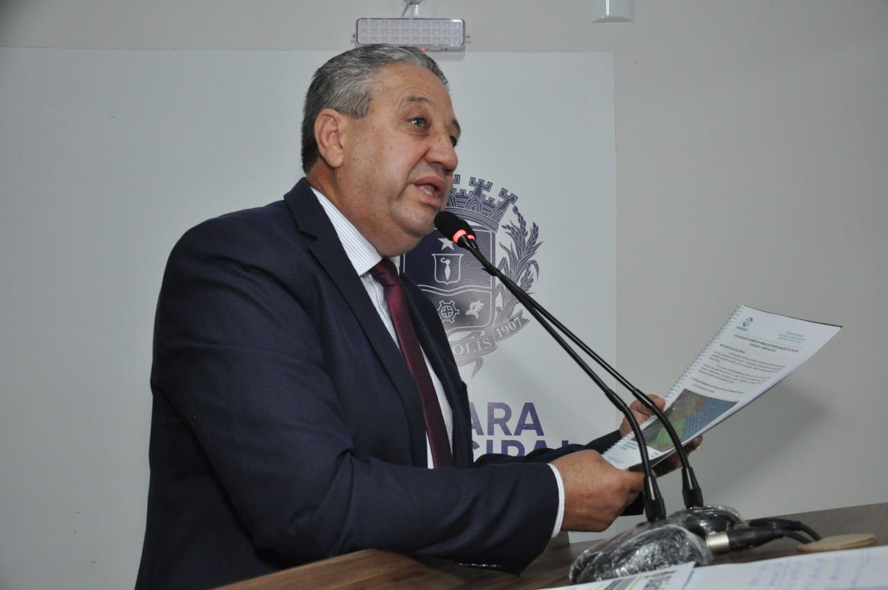 Pastor Elias cobra ligação de poços artesianos e alerta para possível falta de água na cidade