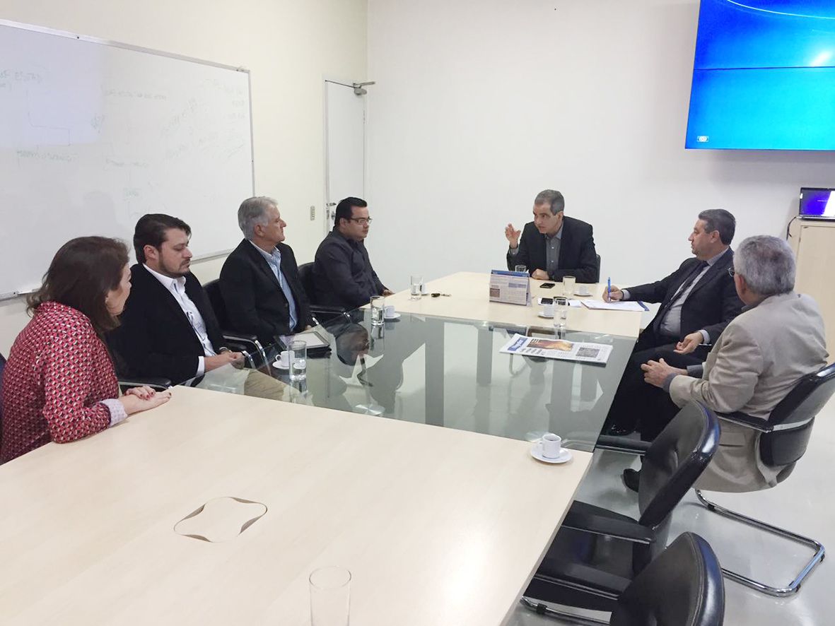 Pastor Elias Ferreira debate vagas em UTI com secretários municipal e estadual de Saúde