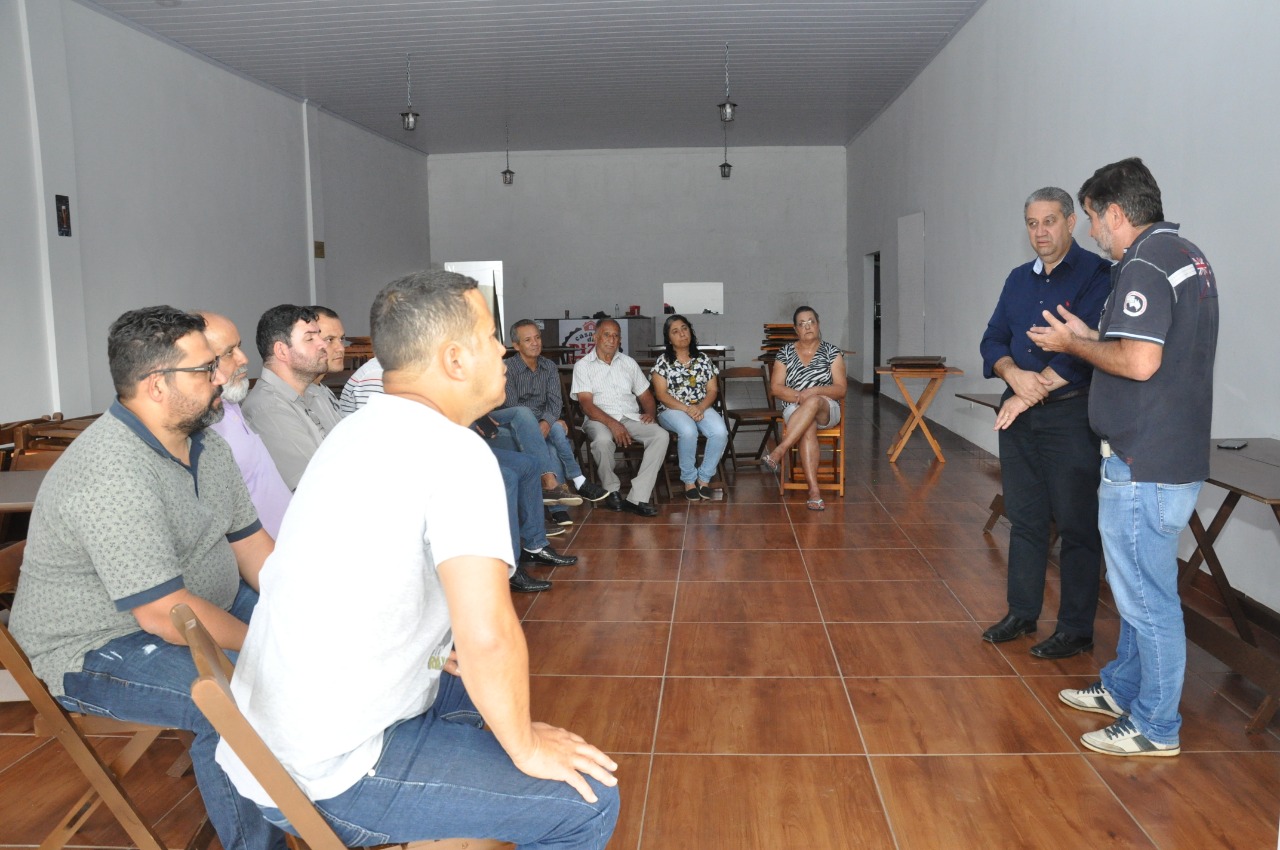 Pastor Elias Ferreira ouve demandas de comerciantes do Jardim Alexandrina