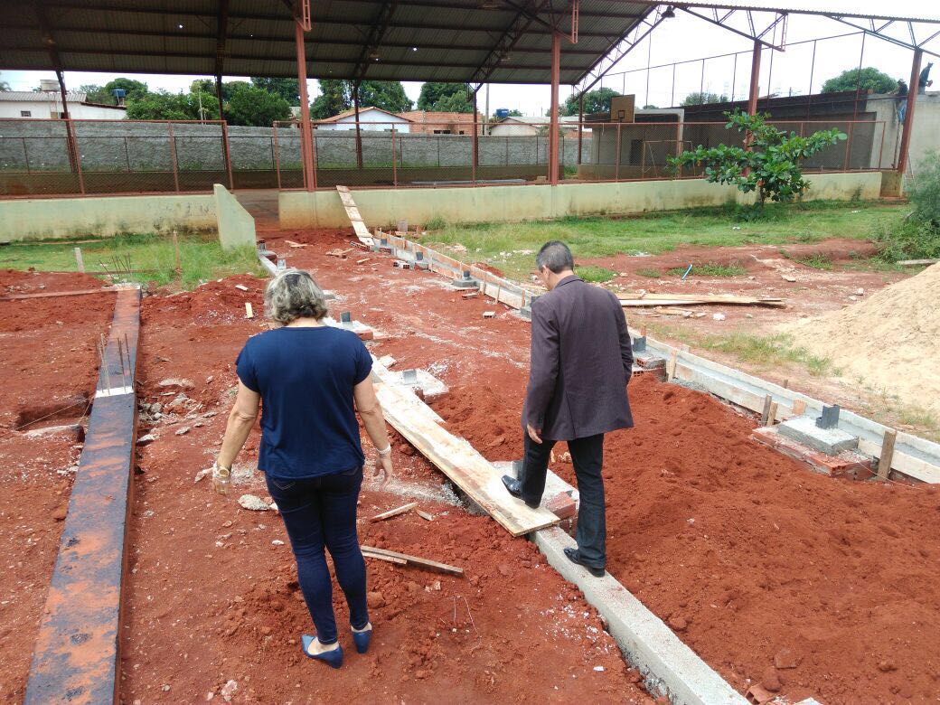 Pastor Elias Ferreira visita Escola Municipal Raymundo Paulo Hargreaves