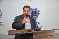 Paulo de Lima critica Saneago por “vender em Anápolis um produto que não tem”