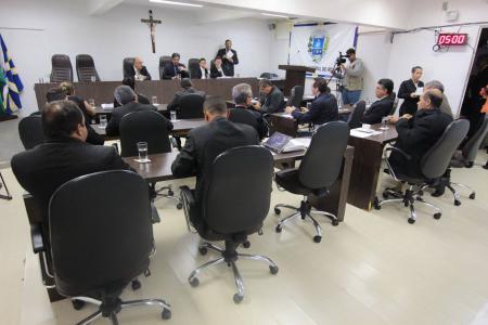 Paulo de Lima e Professora Geli Sanches defendem educação anapolina durante a sessão