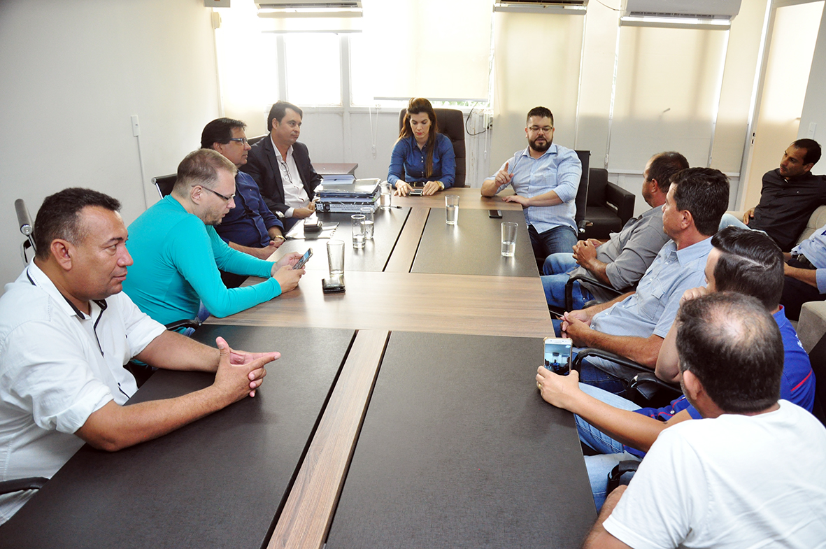 Permissionários do transporte escolar buscam solução de demandas da categoria