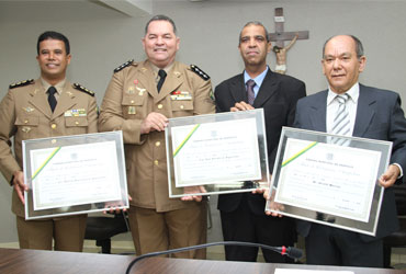 Policiais Militares e delegado recebem Títulos de Cidadãos Anapolinos