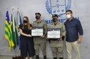 Policiais militares recebem Moção de Aplauso por salvarem mulher de grave ameaça Policiais militares recebem Moção de Aplauso por salvarem mulher de grave ameaça