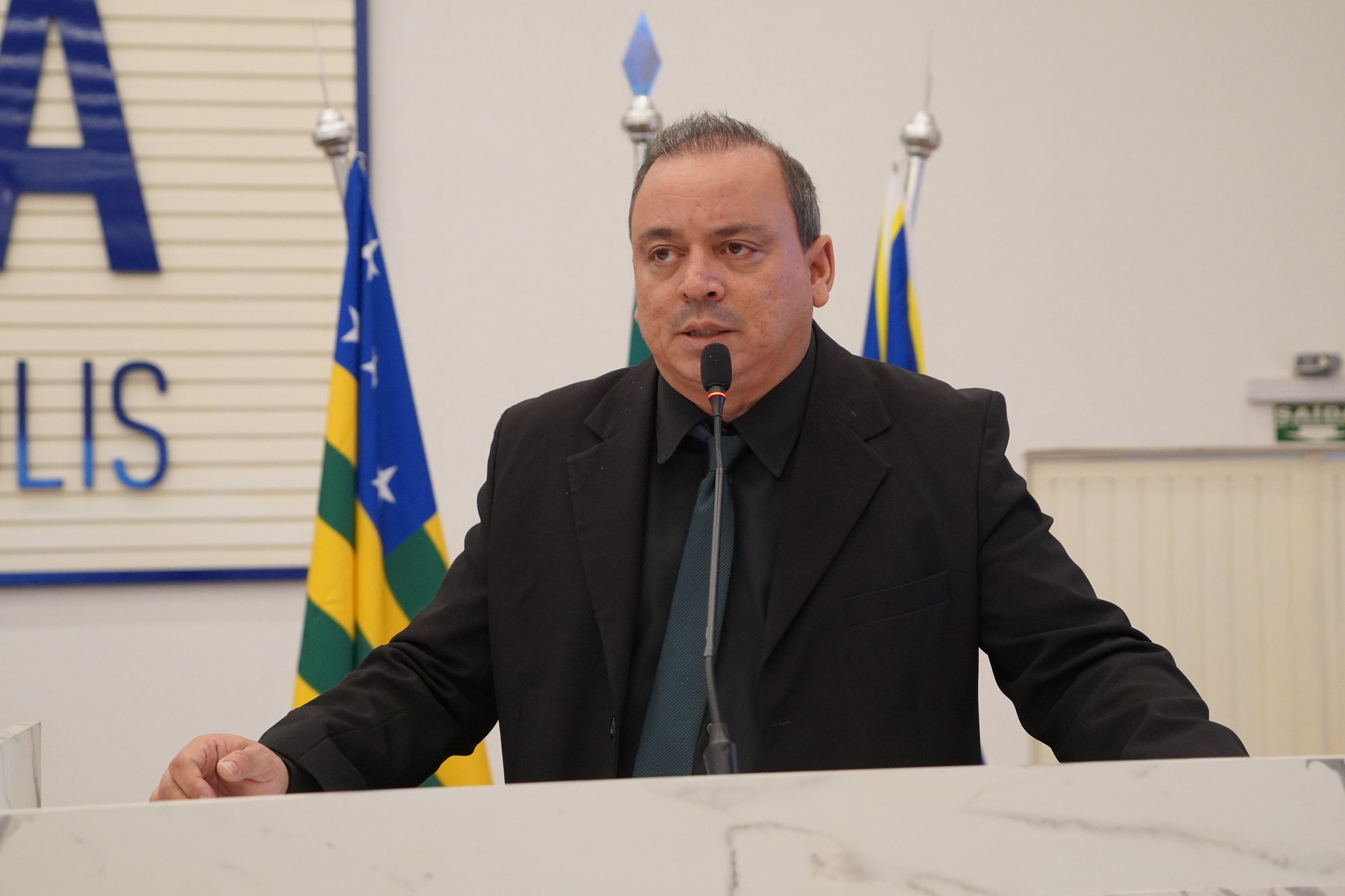 Policial Federal Suender pede apuração sobre panfleto político encontrado em escola da cidade