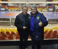 Policial Federal Suender prestigia partida da Copa do Brasil de Futsal em Anápolis