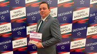 Policial Federal Suender recebe Troféu Anápolis como vereador destaque do ano de 2022