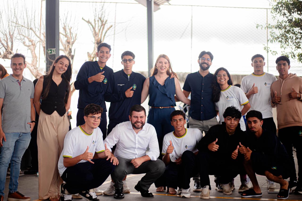 Presidente Andreia Rezende e deputado Amilton Filho participam de roda de conversa sobre educação política, cidadania e protagonismo no Colégio Estadual Carlos de Pina