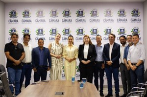Presidente Andreia Rezende e vereadores recebem primeira-dama Carla Lima para anúncio da Marcha para Jesus