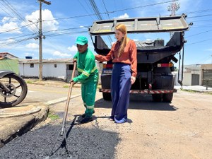 Presidente Andreia Rezende fiscaliza operação tapa-buraco no Jardim Alexandrina e em outros pontos de Anápolis