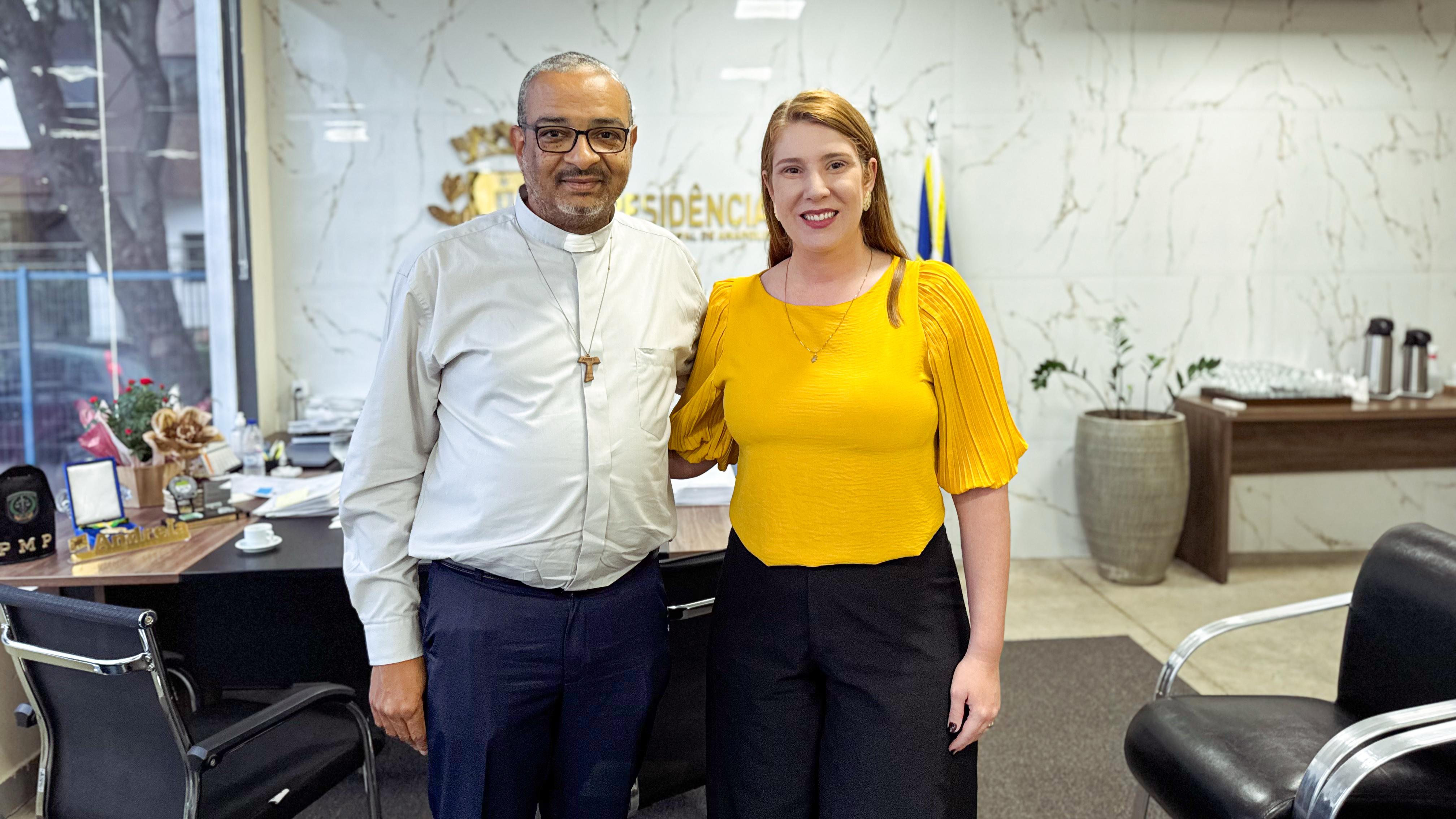 Presidente Andreia Rezende recebe diácono Júlio César, relações institucionais da Fasa/Santa Casa