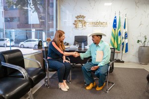 Presidente Andreia Rezende recebe Dito Floriano, representante da catira em Anápolis
