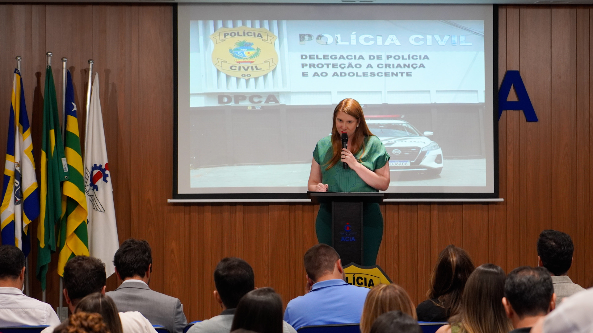 Presidente Andreia Rezende recebe homenagem da DPCA pela parceria na execução das obras de reforma da delegacia
