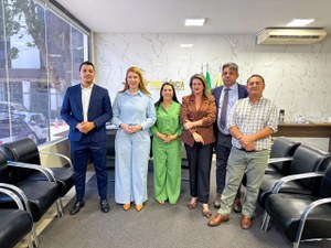 Presidente Andreia Rezende recebe presidente da Câmara de Petrolina de Goiás para troca de experiências sobre gestão e transparência