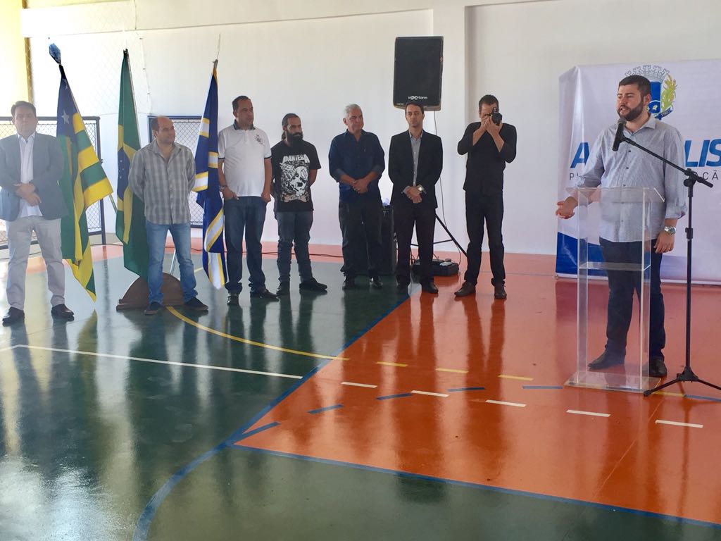Vereadores acompanham inauguração da quadra poliesportiva da Escola Municipal Lena Leão