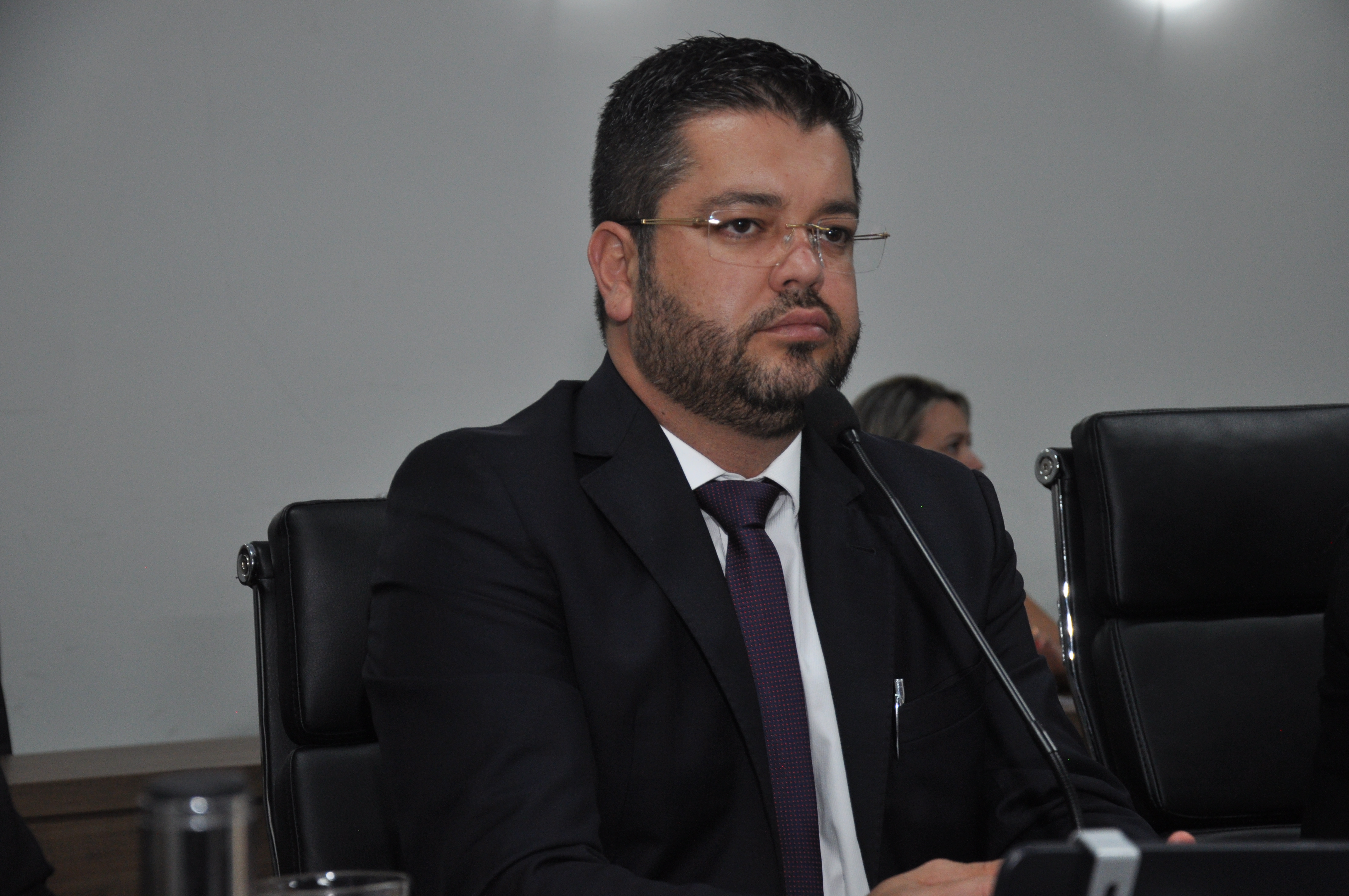 Presidente Leandro cobra renovação de convênio com a Santa Casa: “população não pode pagar pela omissão do Estado”