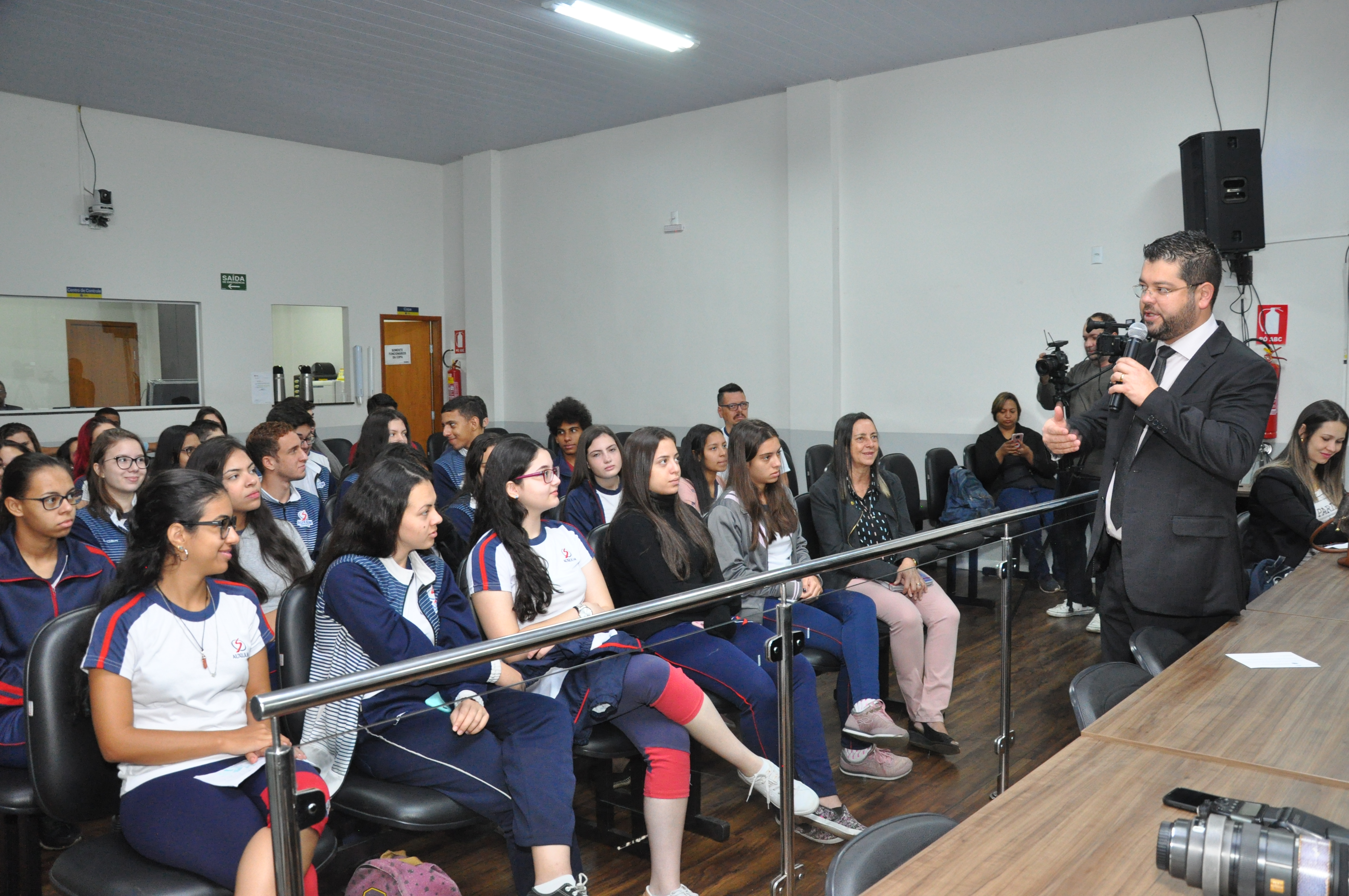 Presidente Leandro recebe alunos da 2ª e 3ª série do Colégio Auxilium 