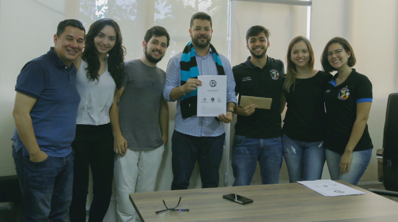 Presidente Leandro Ribeiro recebe grupo de Bateria da UniEvangélica