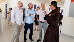 Professor Marcos apoia ações de fortalecimento do Centro de Radioterapia da Santa Casa