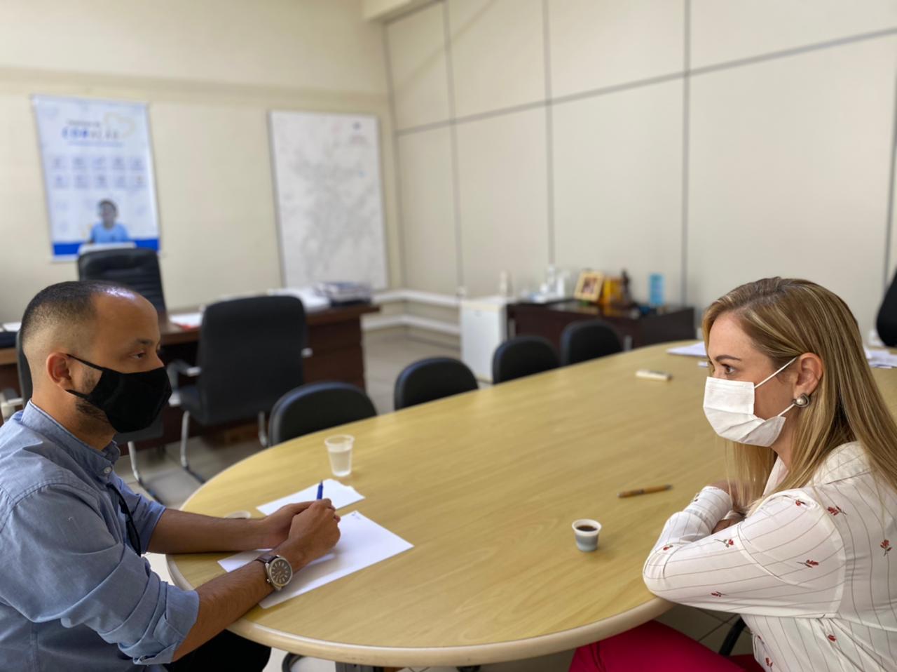 Professor Marcos apresenta demandas na educação para Secretária Eerizânia Freitas