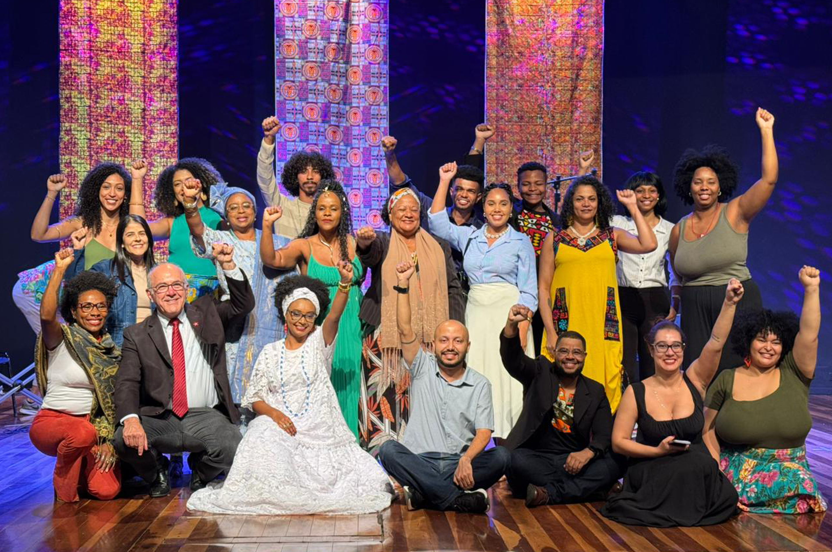 Professor Marcos Carvalho celebra valorização da cultura negra durante edição da Quarta Cultural, no Teatro Municipal