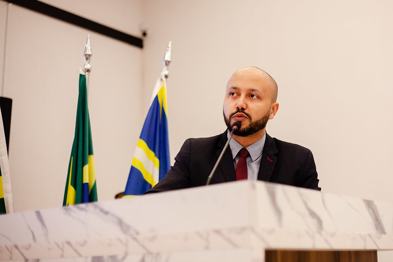 Professor Marcos Carvalho destaca papel da Câmara no projeto que atualiza piso dos professores