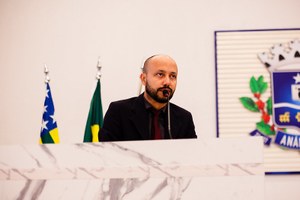 Professor Marcos Carvallho pede pagamento de titularidades, progressões e valorização de administrativos da educação