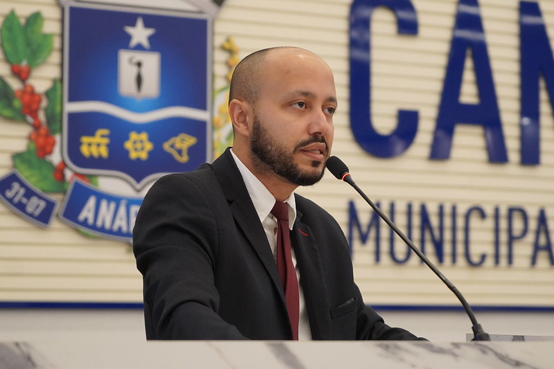 Professor Marcos cobra aprovação do Plano de Carreira da UEG e celebra convocação de cuidadores no município