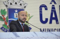 Professor Marcos cobra atenção do prefeito Roberto Naves para demandas da educação