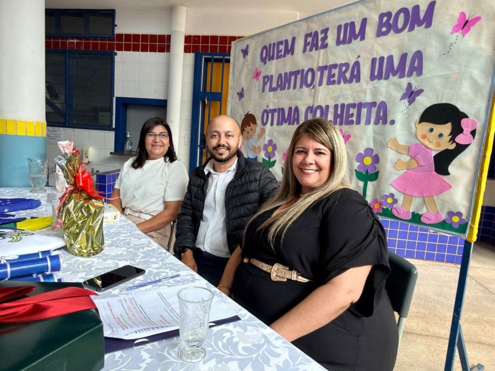 Professor Marcos é padrinho de formatura das turmas do 5º ano no CMEI Professora Cínthia Rodrigues Costa dos Santos