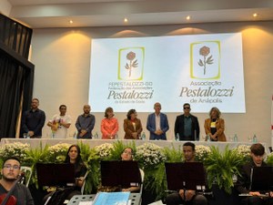 Professor Marcos fala sobre a importância da pesquisa e capacitação no 1º Seminário do Movimento Pestalozziano de Goiás em Anápolis