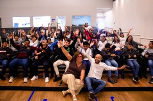 Professor Marcos recebe estudantes do 7º ano da Escola Pedro Ludovico em visita à Câmara de Anápolis