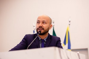 Professor Marcos solicita adequação municipal à lei federal que beneficia os professores da educação infantil