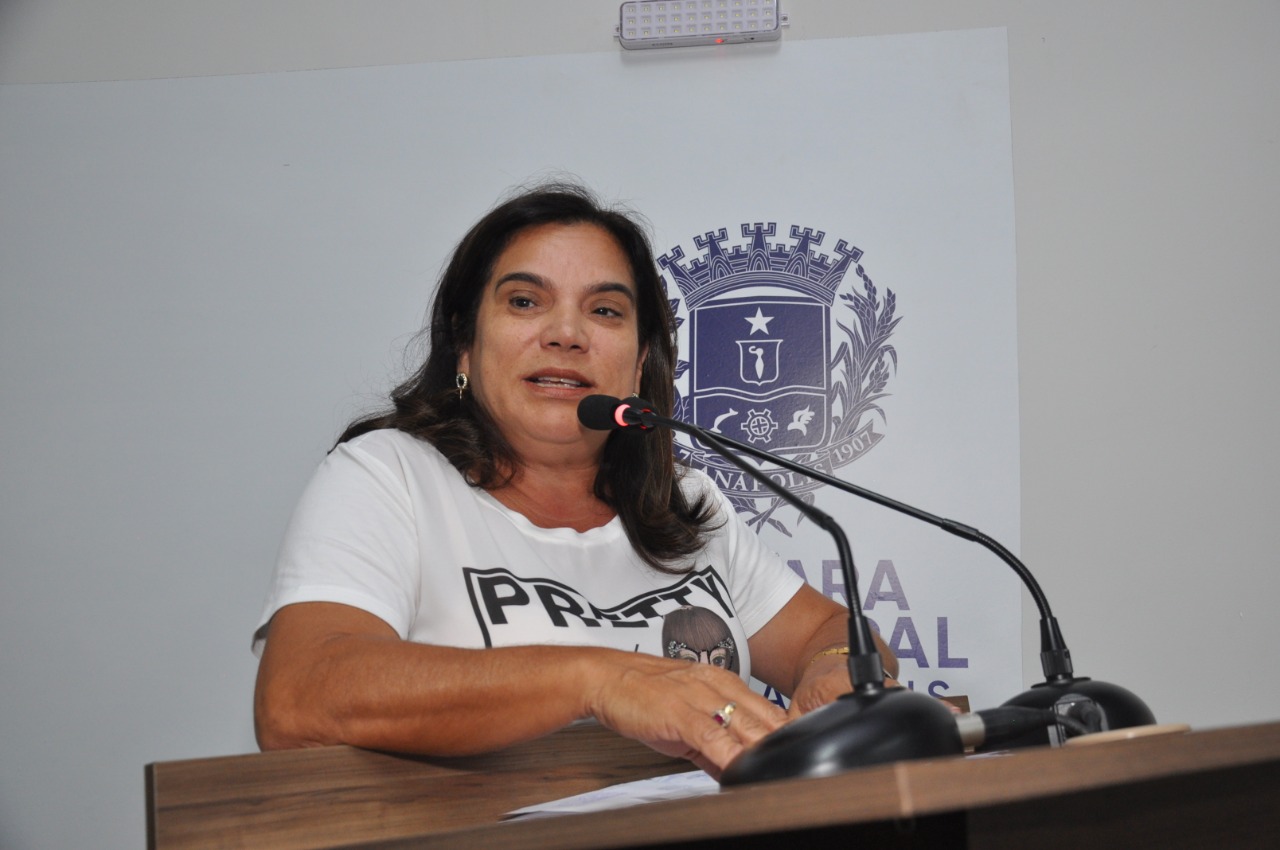 Professora Geli fala faz uma análise sobre a falta de segurança nas escolas da cidade