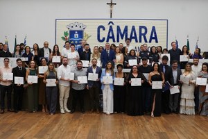 Profissionais que atuaram contra a Covid-19 são homenageados na Câmara