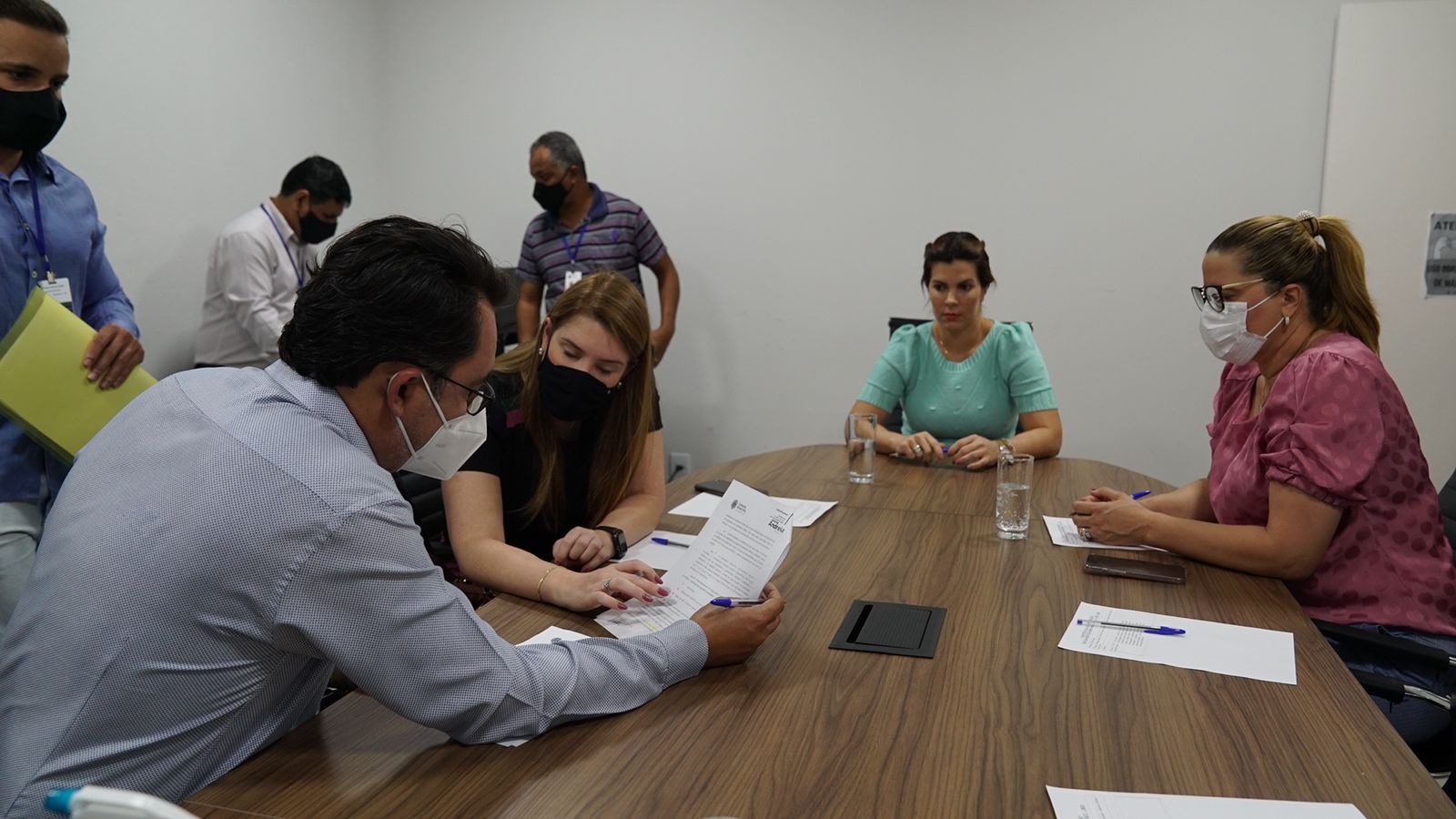 Projeto que proíbe empréstimo a idosos e pensionistas via telefone e whatsapp começa a tramitar na CCJR