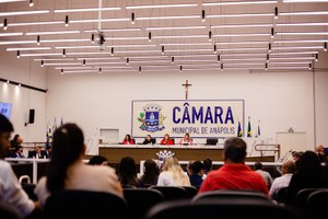 Projetos de lei, homenagem e resgate histórico movimentaram o Março Mulher