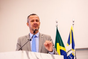 Reamilton celebra aniversário, destaca posição em defesa dos autistas e parabeniza cientista brasileira