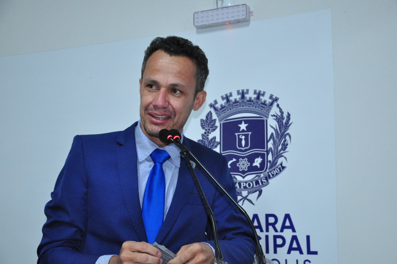 Reamilton comemora sanção de lei que obriga implantação de guichês e caixas adequados a cadeirantes