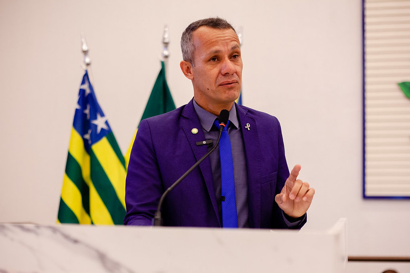 Reamilton do Autismo parabeniza cantor anapolino e destaca importância de profissionais de apoio a alunos com deficiência