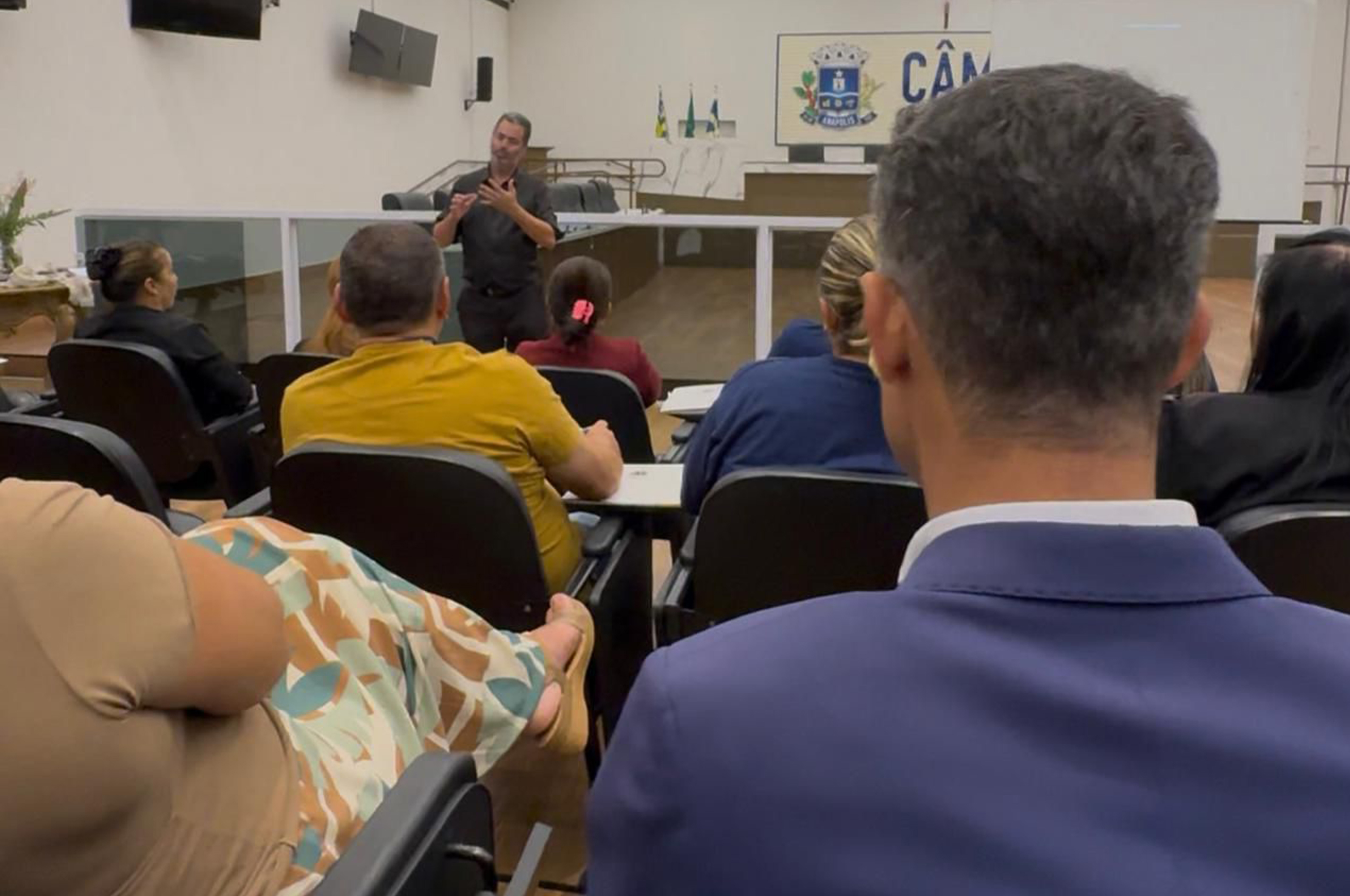 Reamilton do Autismo participa da Oficina de Libras na Câmara de Anápolis