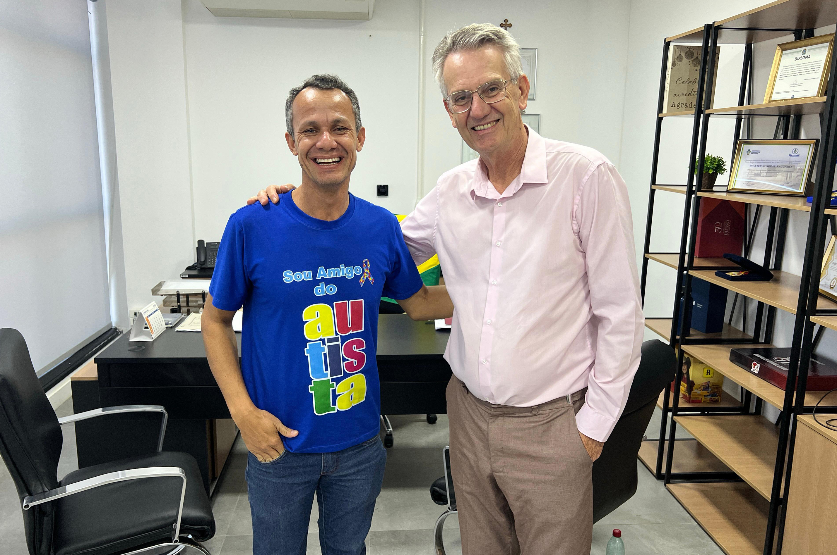 Reamilton do Autismo se reúne com vice-prefeito para discutir criação de uma central de intérpretes de Libras em Anápolis