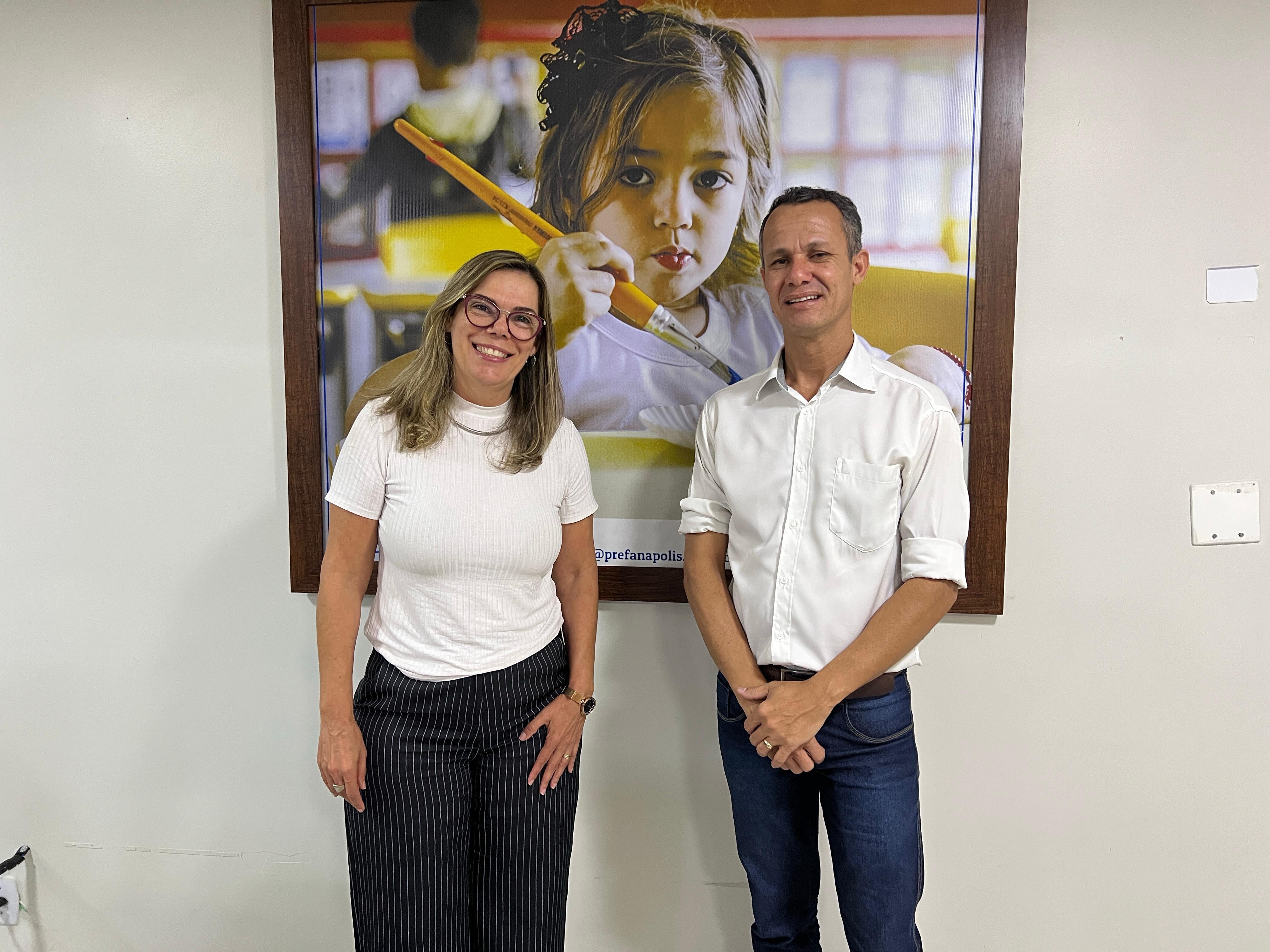 Reamilton do Autismo visita secretária de educação e ressalta necessidade de profissionais de apoio nas escolas