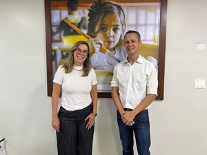 Reamilton do Autismo visita secretária de educação e ressalta necessidade de profissionais de apoio nas escolas