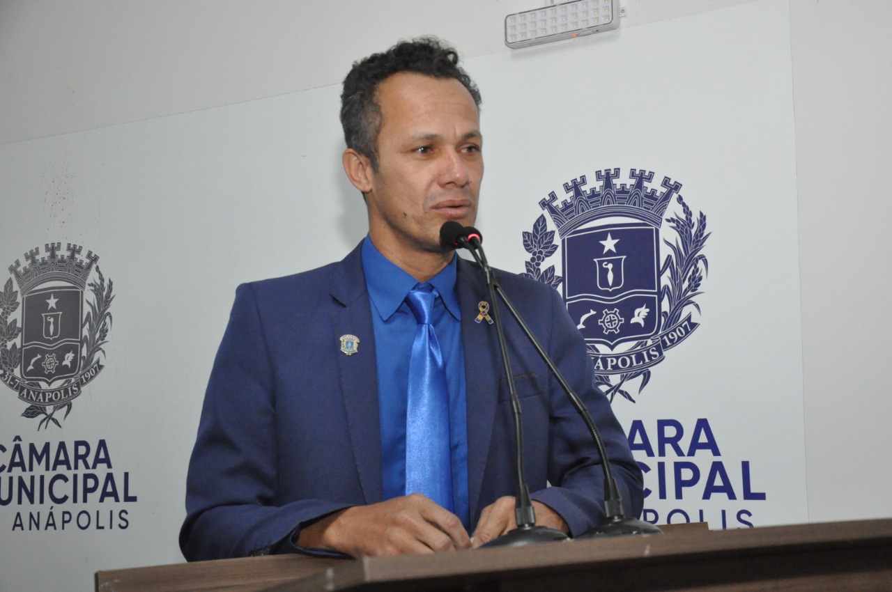 Reamilton Espíndola busca informações sobre atendimento voltado à saúde mental